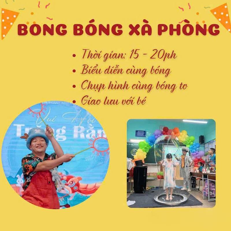 Ảnh chú hề biểu diễn bong bóng xà phòng trong sự kiện cho thuê chú hề hoạt náo xiếc ảo thuật chuyên nghiệp HCM.