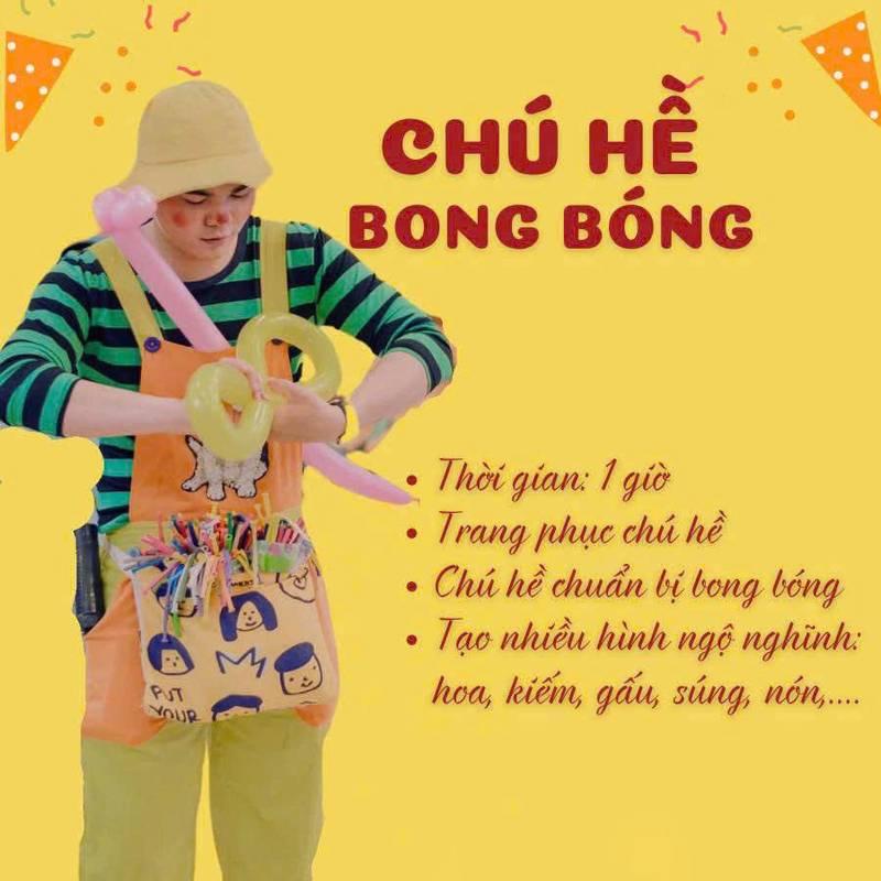 Cho thuê chú hề hoạt náo xiếc ảo thuật chuyên nghiệp HCM đang tạo hình bong bóng vui nhộn.