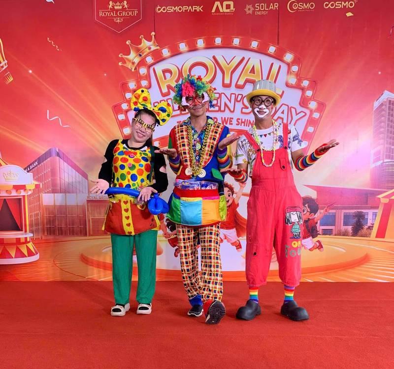 Cho thuê chú hề hoạt náo xiếc ảo thuật chuyên nghiệp HCM với trang phục sặc sỡ biểu diễn tại sự kiện.