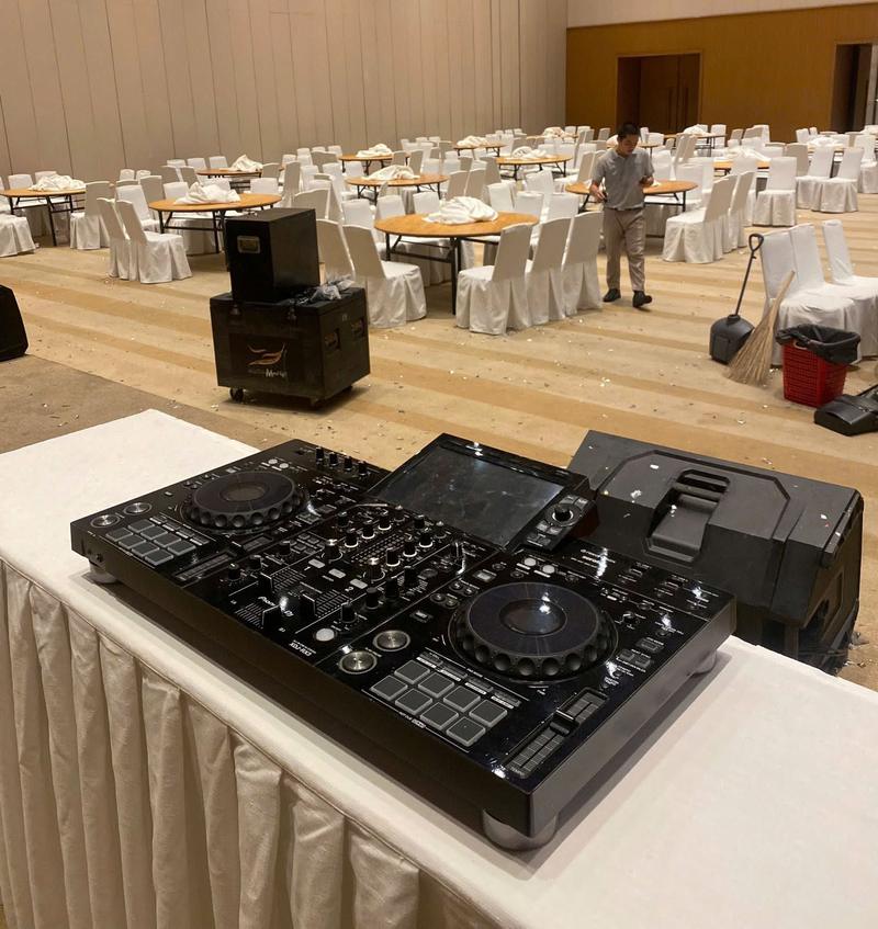 Bàn DJ HCM trong tiệc gala dinner