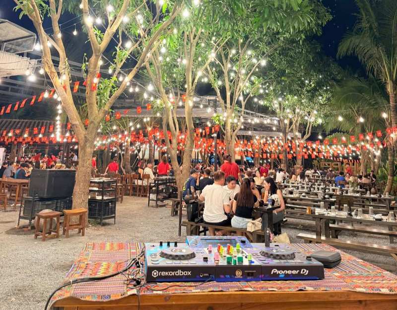 Bàn DJ HCM ở 1 nhà hàng