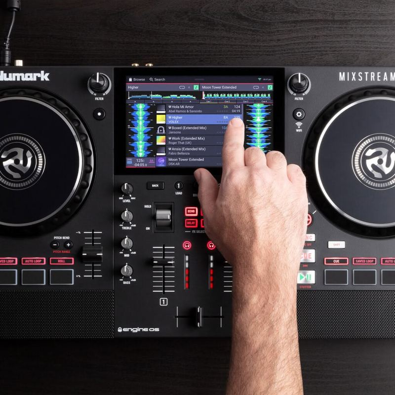 Bàn DJ cao cấp màu đen trên bàn