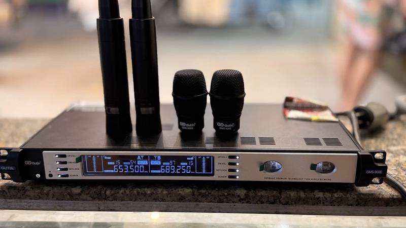  bộ micro không dây và Receiver