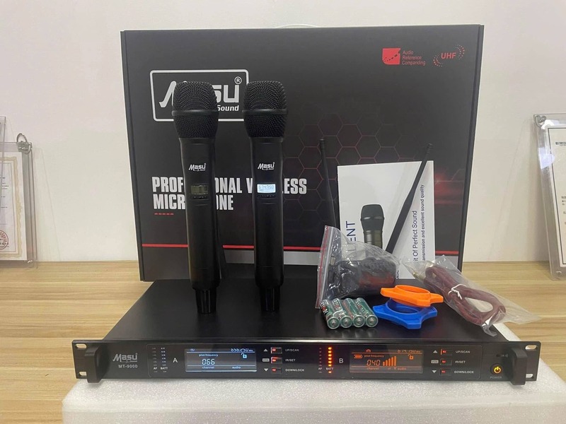  bộ micro không dây và Receiver