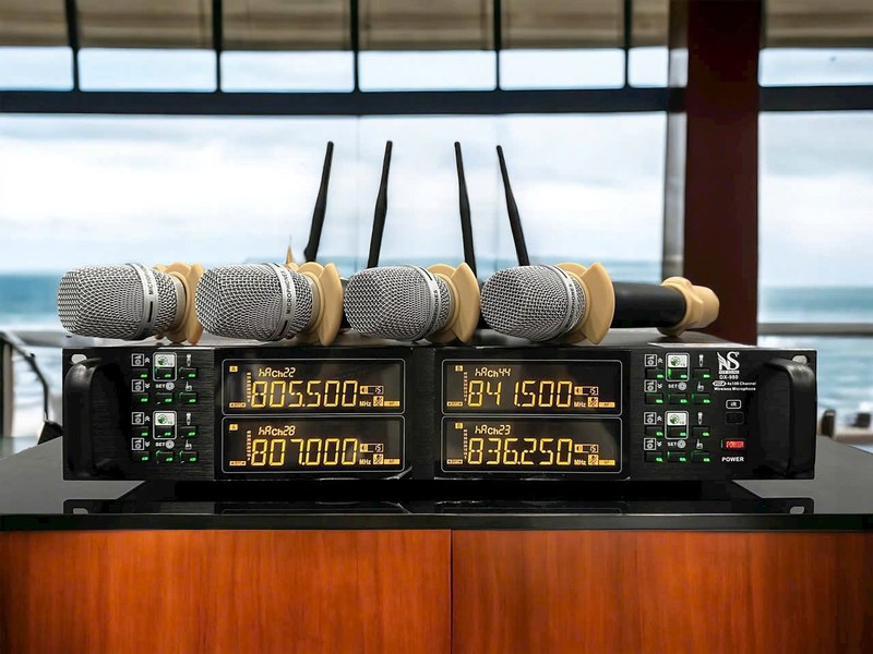 4 bộ micro không dây và Receiver