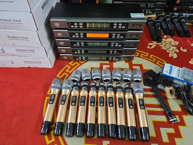 12 bộ micro không dây và Receiver