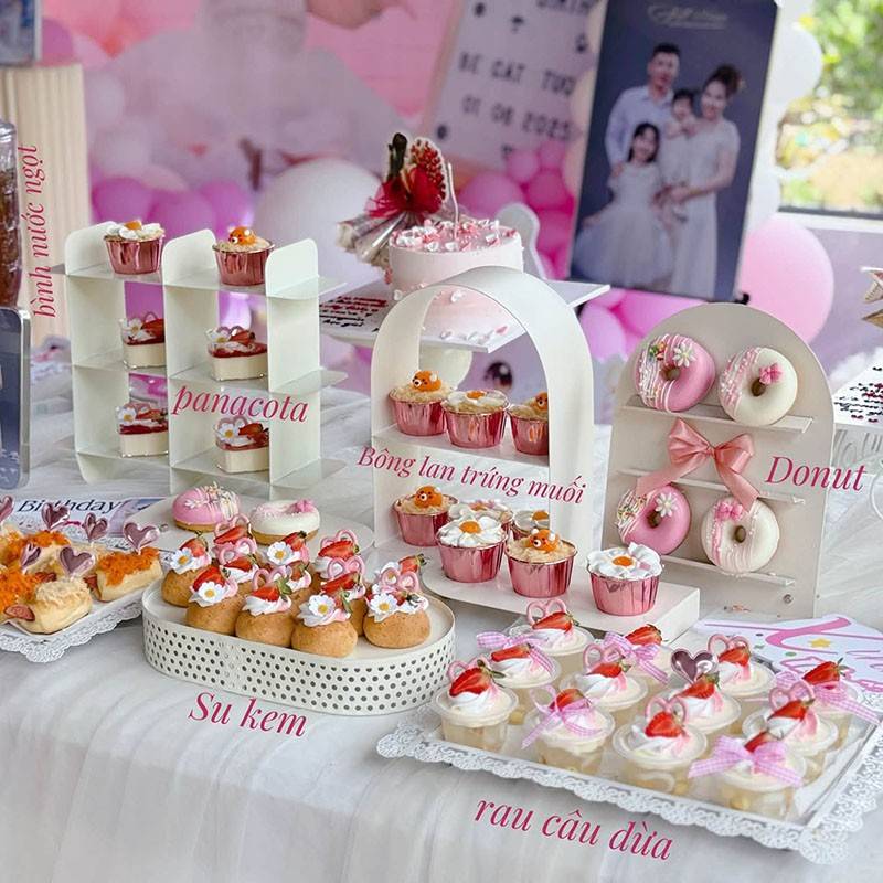 Các loại bánh tea break màu hồng