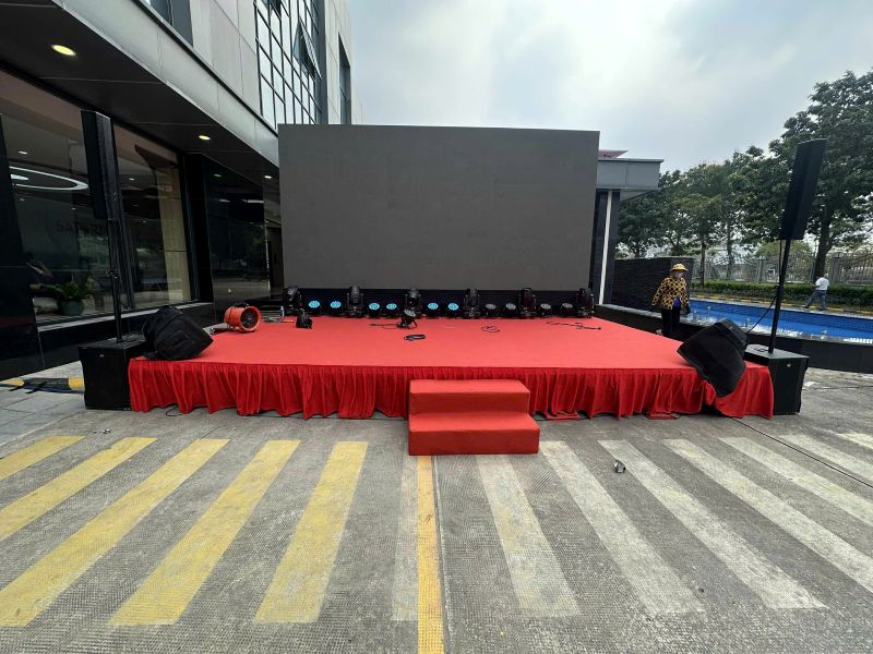 Sân khấu tiệc tất niên của Satori