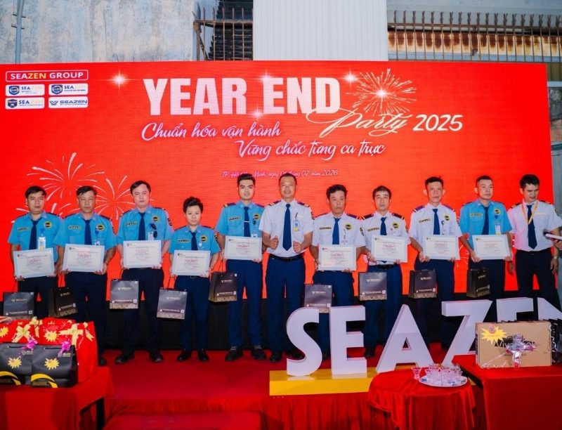 Tri ân thành viên xuất sắc trong tiệc tất niên