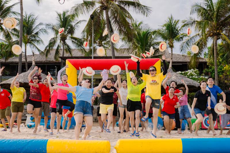 Tổ chức tiệc cuối năm kết hợp teambuilding