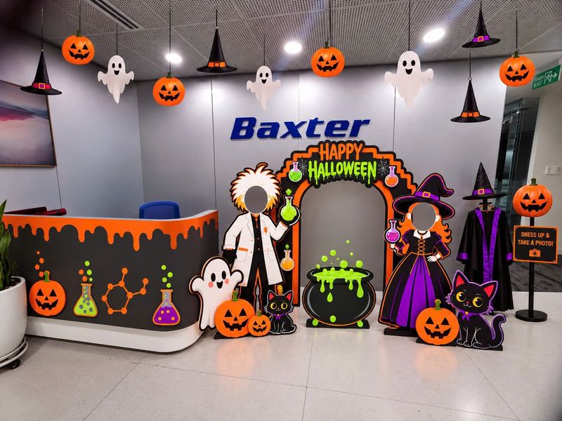 Trang trí văn phòng Halloween cho Baxter